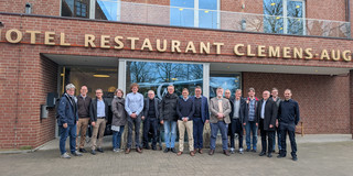 Group photo of the professors of the Department of Mechanical Engineering, taken in front of the conference venue